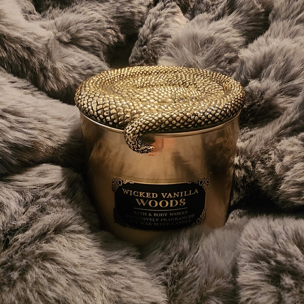 RARE Bath & Bodyworks Original Wicked Vanilla Woods 3 Wick Candle w/snake Lid